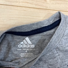 アディダス　キッズ　長袖　Tシャツの画像