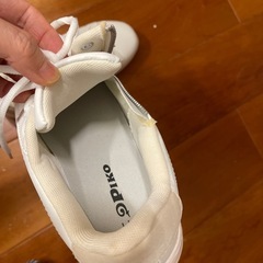 新品スニーカーの画像