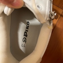 新品スニーカーの画像