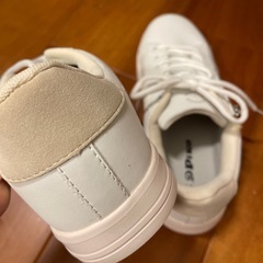 新品スニーカーの画像