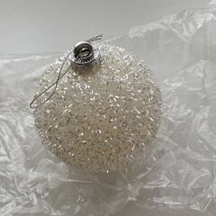 クリスマス飾りオーナメント クリアボール ビーズ入り 8cm x 8個 （中古）と　白グリッターボール 12cm x 2個（未使用）、スタートップシャンパンゴールドグリッター1個（未使用）の画像