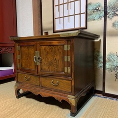 李朝家具 キャビネット 李朝けやき作り 扉箪笥 魚の鍵付き テレビ台 李朝家具 キャビネット 李朝けやき作り 扉箪笥 魚の鍵付き テレビ台