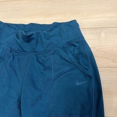 ナイキ　レディース　七分丈　スエットパンツ　Mサイズの画像