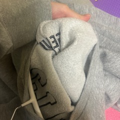 INGNIのトレーナーの画像