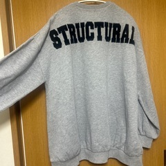 INGNIのトレーナーの画像