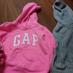 GAPパーカーとカーディガン子供服の画像