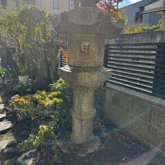 石灯篭(1,000円)および庭石(無料)　※取りに来ていただける方限定