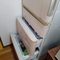 シャープ　プラズマクラスター塔載冷凍冷蔵庫の画像