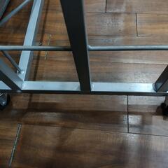 キャスター付き展示ラックの画像