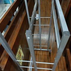 キャスター付き展示ラックの画像