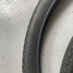 マウンテンバイク用タイヤ 26 x 1.95（チューブ付き)