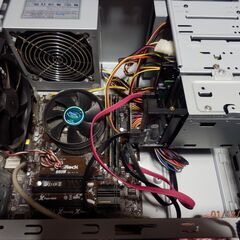 デスクトップパソコンと24インチモニターのセットの画像