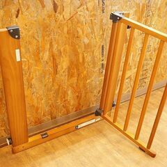 北大前! 札幌 引取 シンセーインターナショナル 木製ゲート ブラウン 取付け幅75～85cm 高さ75cm ベビーゲート 前後両開き扉 ダブルロック 1037660の画像