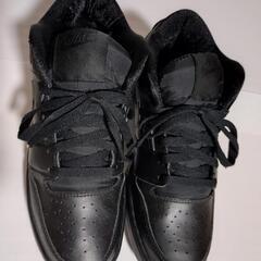 スニーカー　オールブラック