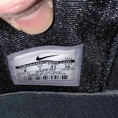 スニーカー　オールブラックの画像