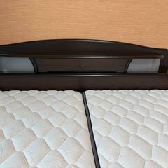 クイーンベッド/同サイズの低反発マット付きの画像