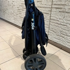Joieベビーカー ライトトラックス ネイビーの画像