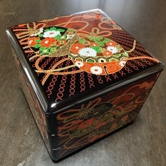 【新品未使用】20cm角　三段重箱　黒　鈴に菊と牡丹柄　お正月　...