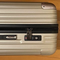 さらに値下【年末帰省】キャリーケースMサイズ　TSAロック の画像