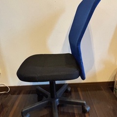 デスクチェア(キャスター付)取引中
