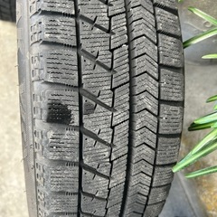 スタッドレスタイヤとホイールのセットの画像