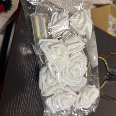 偽花　ライト付き白薔薇　黒バラ　花瓶の画像