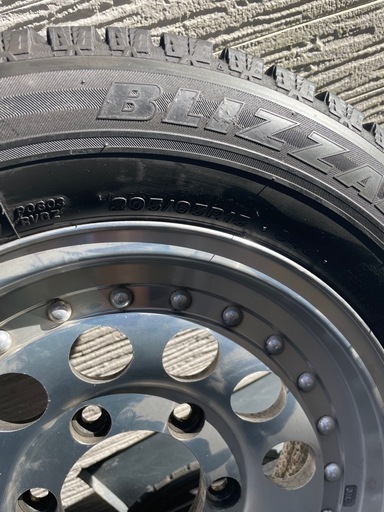 スタッドレスタイヤ6穴ホイール４本セット