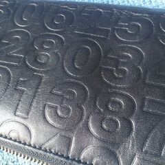 👝COMME des GARCONS スペイン製 長財布 ラウンドジップ 皮 ブランドの画像