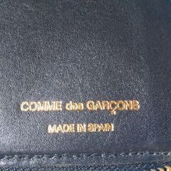 👝COMME des GARCONS スペイン製 長財布 ラウンドジップ 皮 ブランドの画像