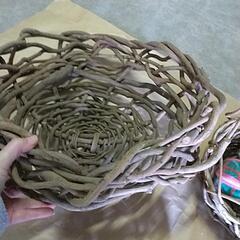 籐のかごの画像