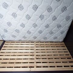 Sealy セミダブルマットレス・フレームセットの画像