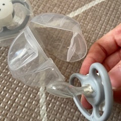 おしゃぶり(ケース付き)の画像