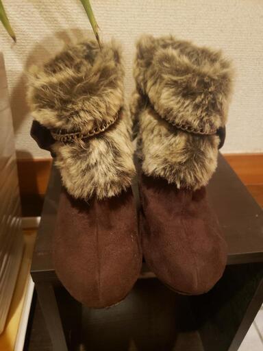 ブラウン ファー付き ヒールブーツ22cm
