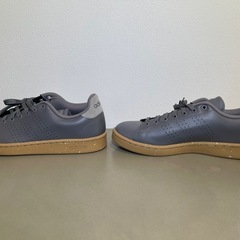 【新品】adidas スニーカー 27.0cm グレーの画像