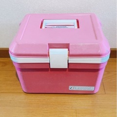 テーブルにもなるクーラーボックスの画像
