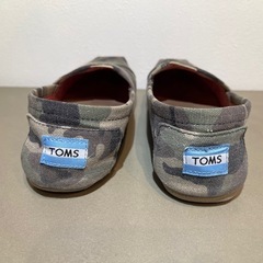 TOMS 迷彩 スリッポン W7サイズの画像