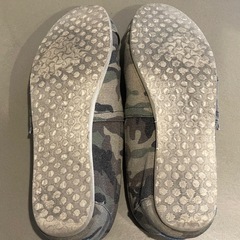 TOMS 迷彩 スリッポン W7サイズの画像
