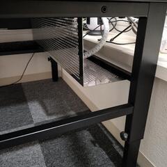 ゲーミングデスクの画像