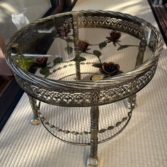 優雅な薔薇細工　ガラス小テーブル