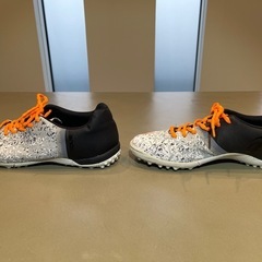 【美品】asics サッカーシューズ フットサルシューズ27.5cmの画像