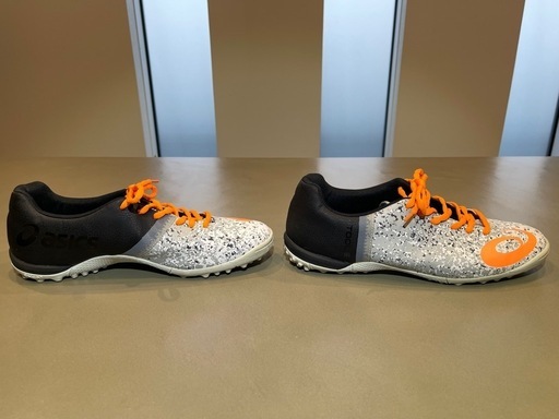 【美品】asics サッカーシューズ フットサルシューズ27.5cm