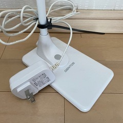 GENTOS　ゲントス　デスクLED照明器具　の画像