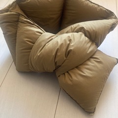 無印良品　　マスタードカラーダウンマフラーの画像