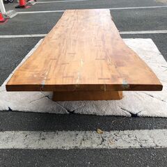 ▼値下げ▼【青コンテナ保管】1枚板座卓 くさび打ち ローテーブル テーブル センターテーブル 幅230×奥行95×高さ45cm  🚚自社配送時💳代引き可🚚(現金、クレジット、スマホ決済対応)の画像