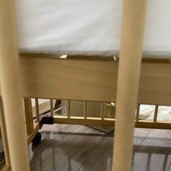 ベッドと接続できるベビーベッドの画像