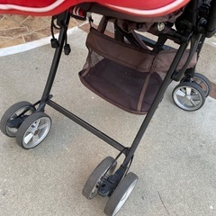 アップリカ aprica ベビーカー　赤の画像