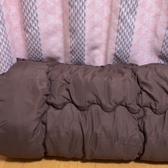 以前投稿しました、布団一式と同じ種類の、掛け布団です！