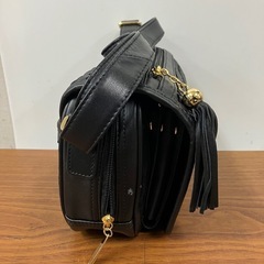 K2412-040 イントレチャート ショルダーバッグ 黒 キズ 汚れありの画像