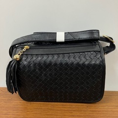 K2412-040 イントレチャート ショルダーバッグ 黒 キズ...