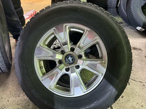 265/65/r17 プラド150系のホイール付きスタッドレスタイヤとナット24個